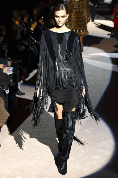 Look 10